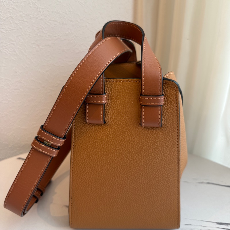 Loewe pm小號吊床包 焦糖色-1