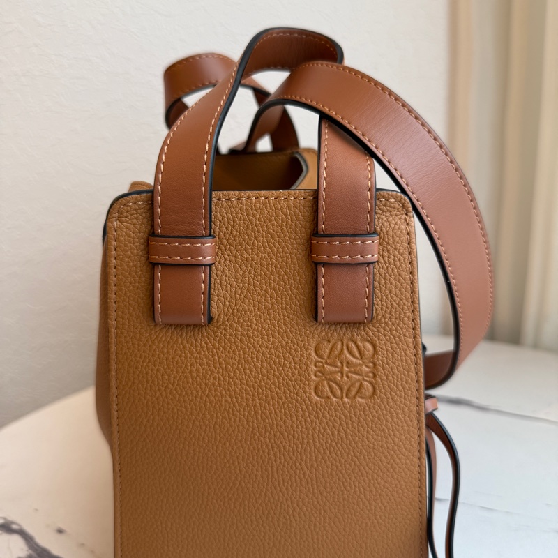 Loewe pm小號吊床包 焦糖色-2