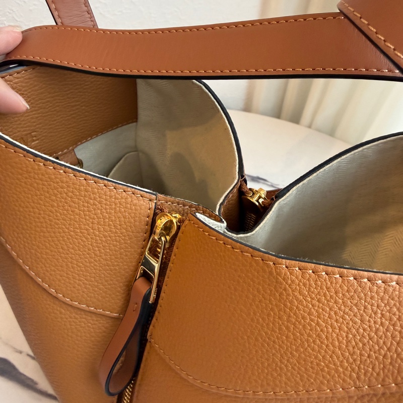 Loewe pm小號吊床包 焦糖色-3