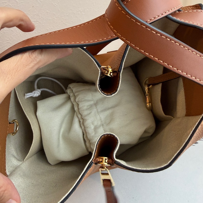 Loewe pm小號吊床包 焦糖色-4