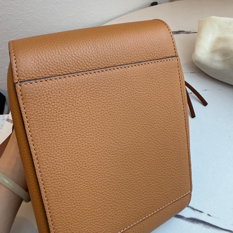 Loewe pm小號吊床包 焦糖色-7