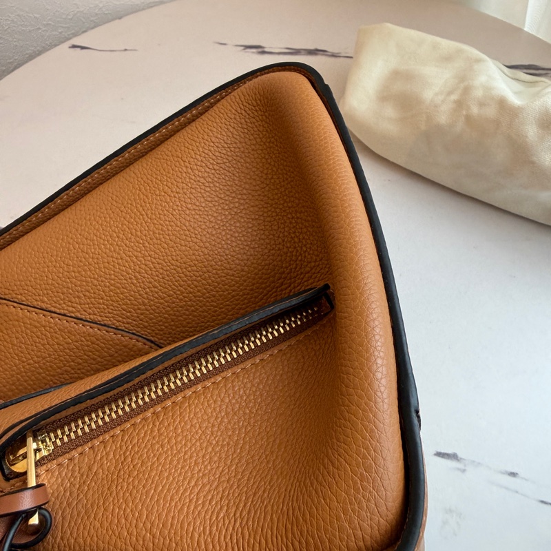 Loewe pm小號吊床包 焦糖色-9
