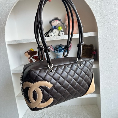 Chanel 巧克力配色 康鵬枕頭包單肩包 中號 Size約28×10×15 材質:牛皮