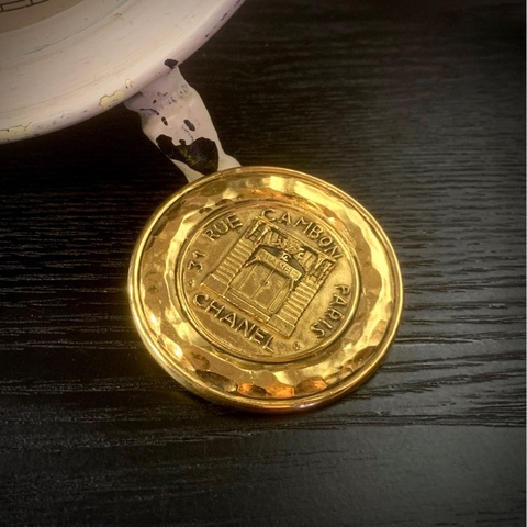 香奈兒復古金色圓盤胸針 Chanel Vintage Golden Round Plate Brooch