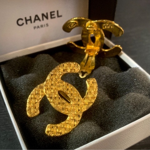 Chanel Vintage CC Logo Gold Ear Clips 香奈兒中古鍍金CC耳夾