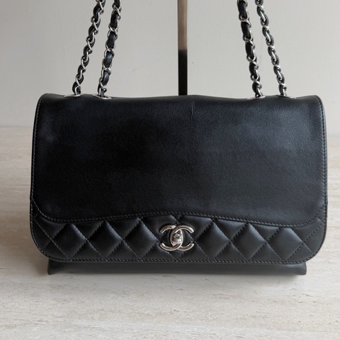 Chanel香奈兒黑銀牛皮風琴口蓋包+21開 底長29cm 無附件