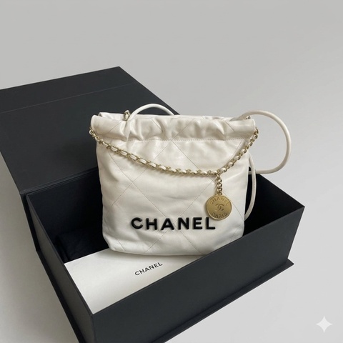 新低價 閒置新 Chanel/香奈兒mini 22bag  晶片款 可愛俏皮小巧精緻  尺寸：20*19*6  2025年購入