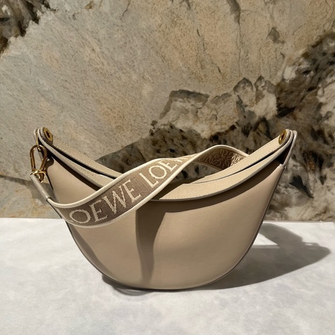 Loewe石灰色牛皮Luna肩背包