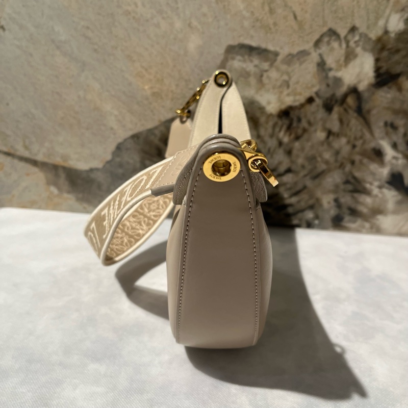 Loewe石灰色牛皮Luna肩背包-1