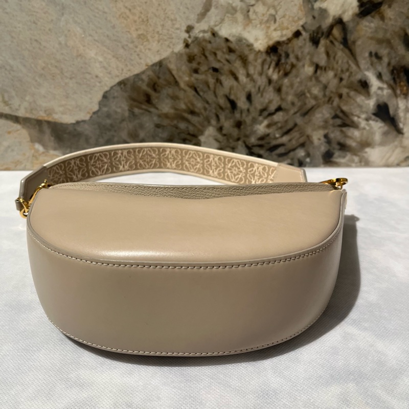 Loewe石灰色牛皮Luna肩背包-4
