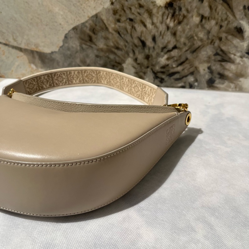 Loewe石灰色牛皮Luna肩背包-5