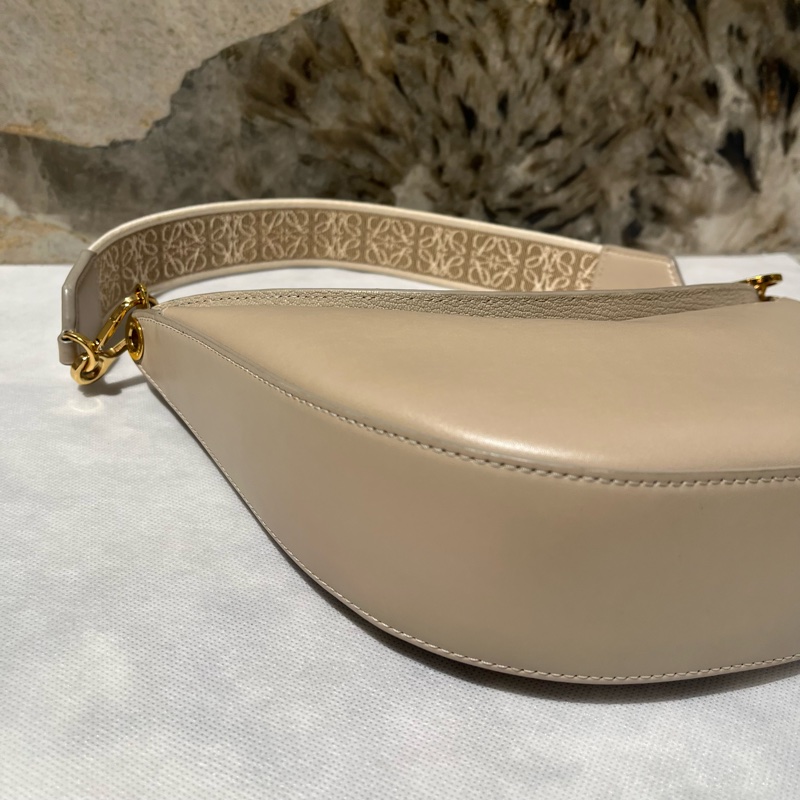 Loewe石灰色牛皮Luna肩背包-7