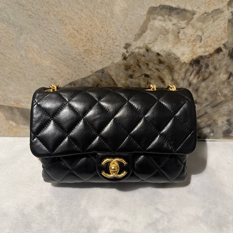 Chanel黑羊皮金球金釦風琴掀蓋包