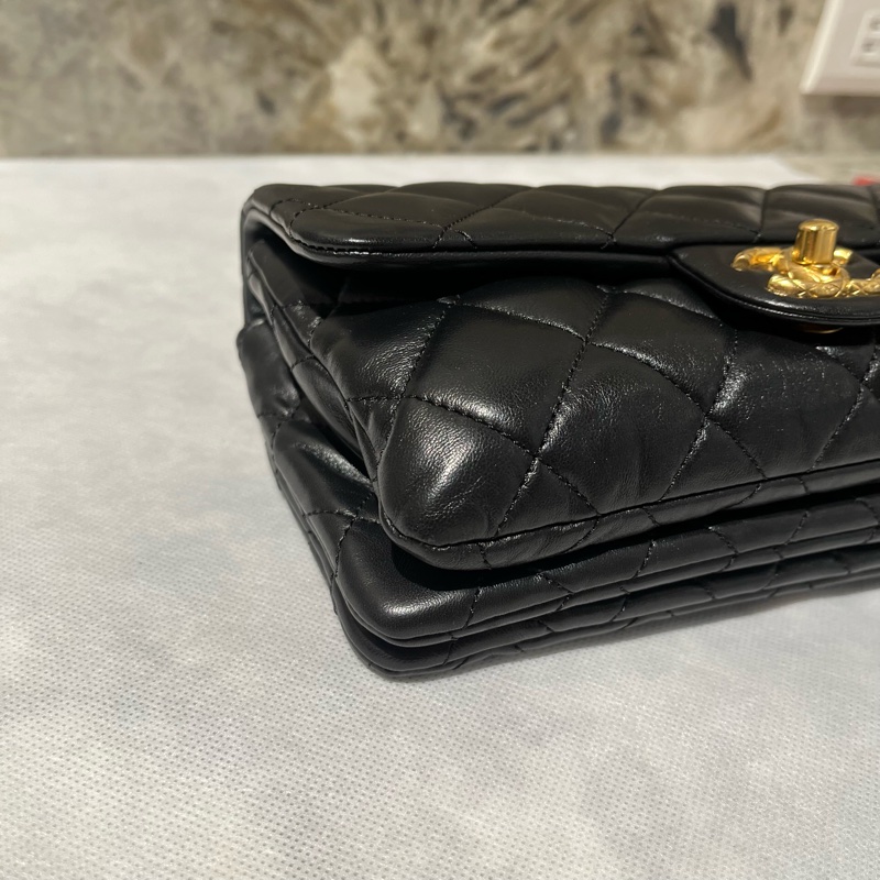 Chanel黑羊皮金球金釦風琴掀蓋包-5