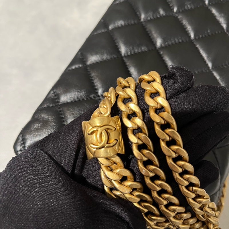 Chanel黑羊皮金球金釦風琴掀蓋包-6