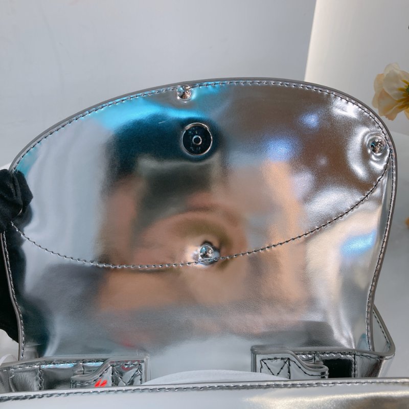 MS0614 Diesel 迪賽 鏡面 叮噹包 腋下 YSK 牛皮 銀光色 銀扣 1DR Plaque Shoulder Bag Calfskin Silver x PHW-16