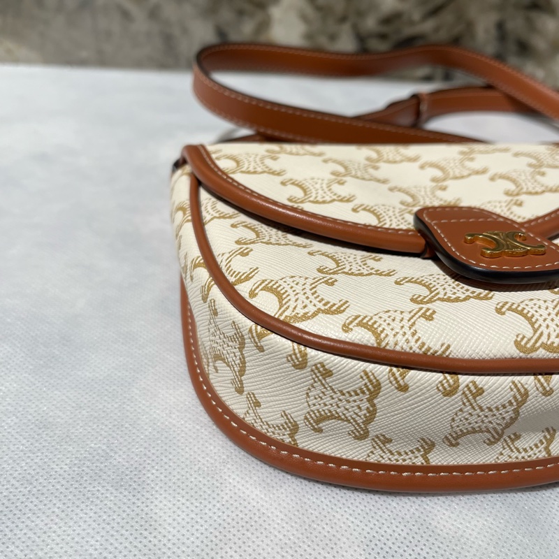 Celine 白色PVC凱旋門金釦小馬鞍-5