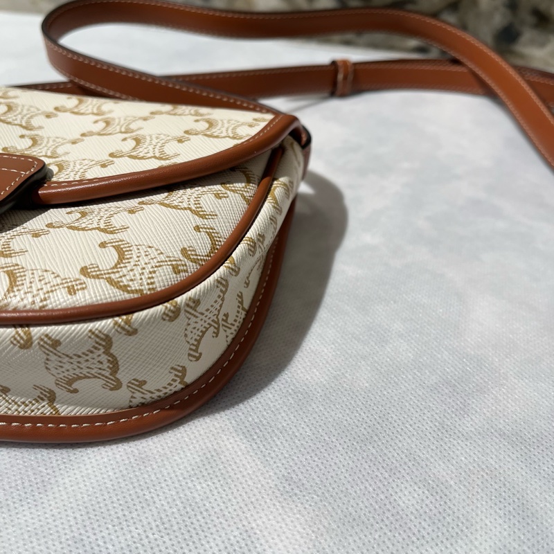 Celine 白色PVC凱旋門金釦小馬鞍-6