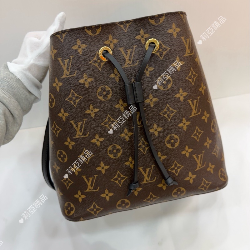 莉亞精品♡ LV M44020黑水桶包 二手-1