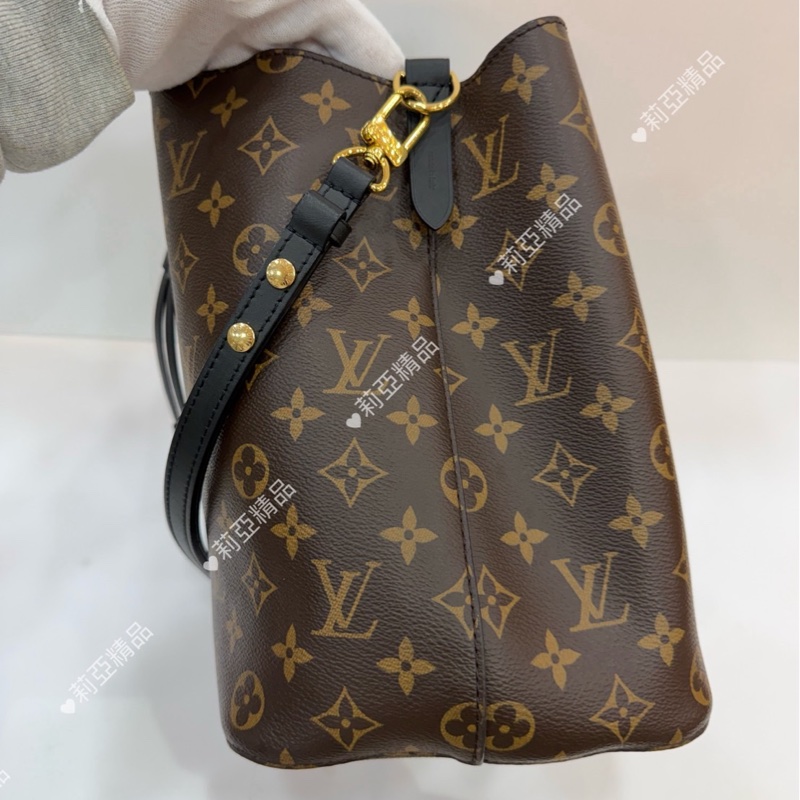 莉亞精品♡ LV M44020黑水桶包 二手-3