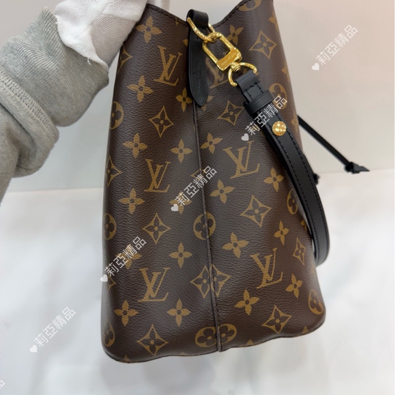 莉亞精品♡ LV M44020黑水桶包 二手-4