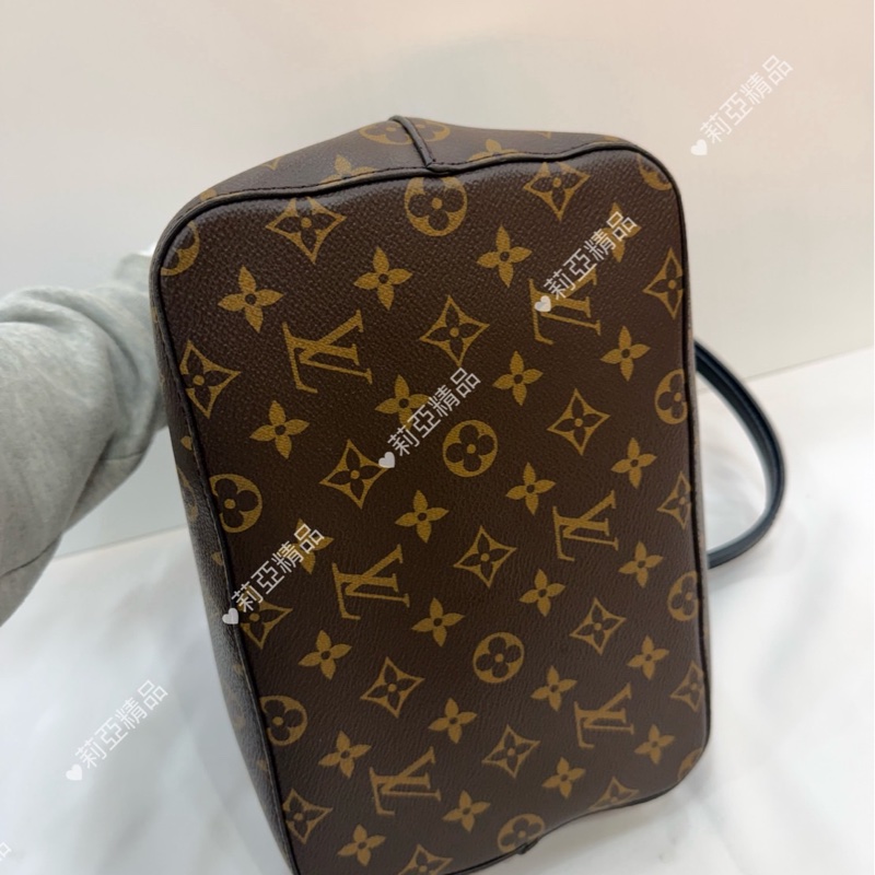 莉亞精品♡ LV M44020黑水桶包 二手-8