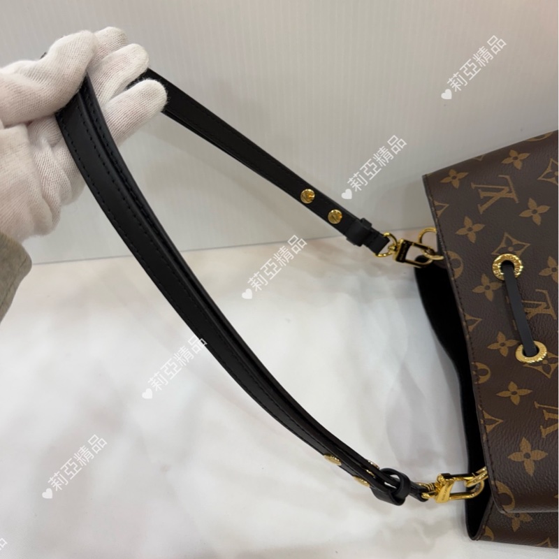 莉亞精品♡ LV M44020黑水桶包 二手-10