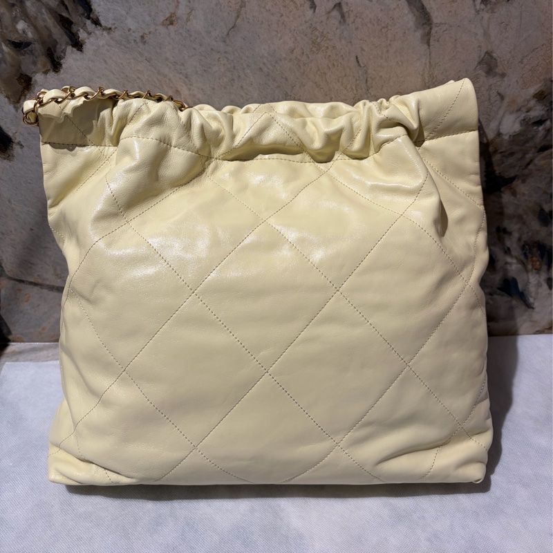 Chanel 淺黃金釦羊皮22bag-1