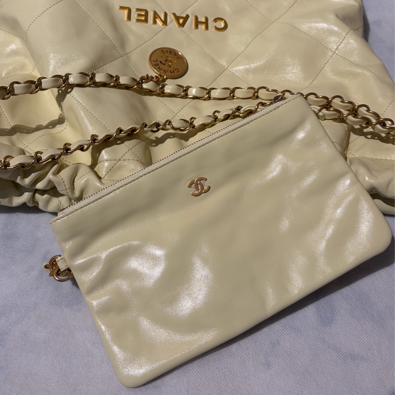 Chanel 淺黃金釦羊皮22bag-9