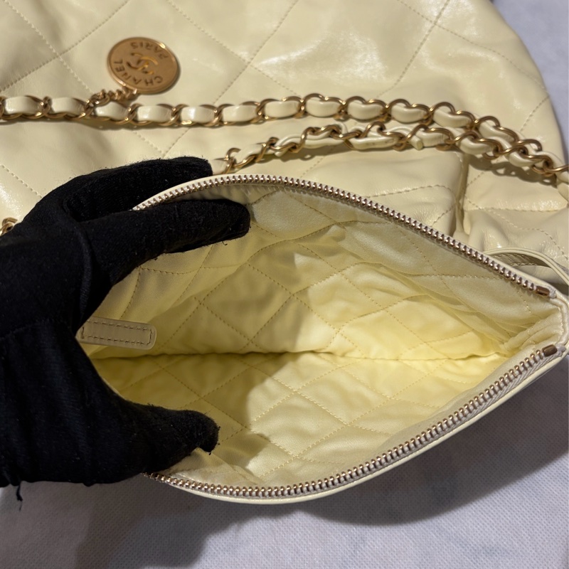 Chanel 淺黃金釦羊皮22bag-11