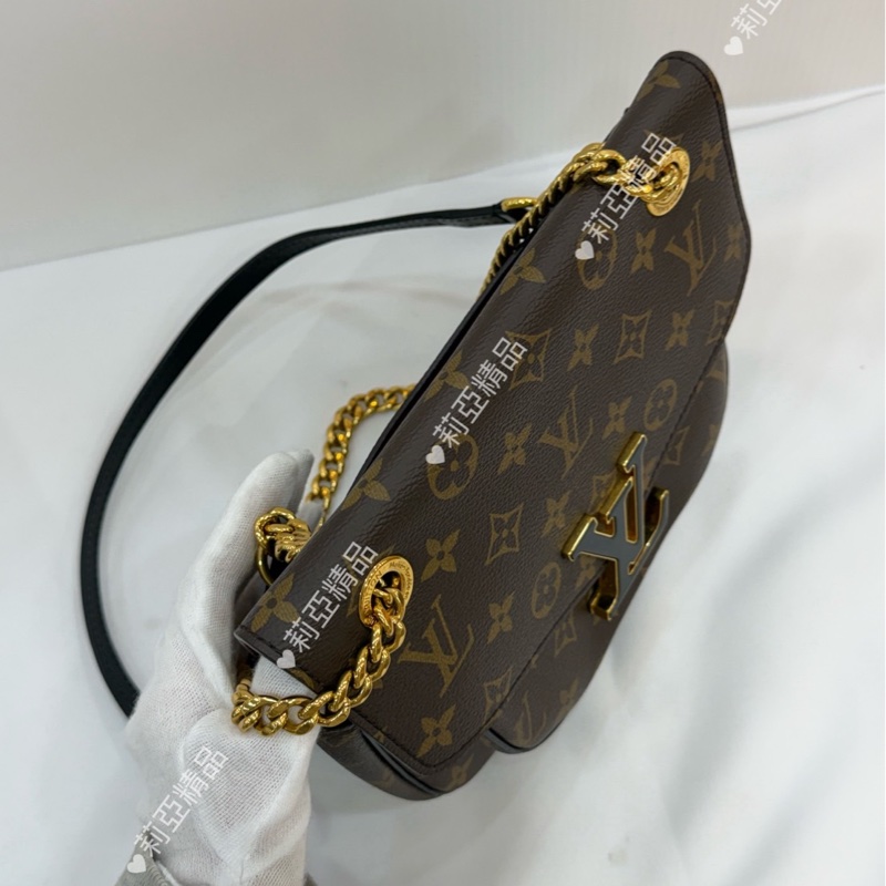 莉亞精品♡ LV M45592 Passy老花郵差包 二手-4