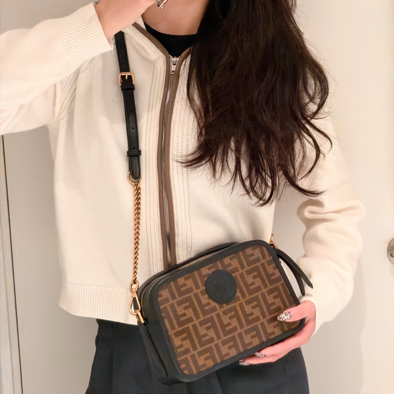 Fendi 咖色F F  PVC 老花相機包-13