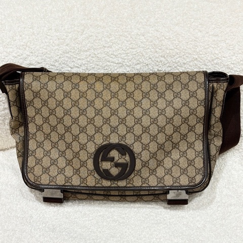 GUCCI古馳 大容量老花Logo徽標 帆布拼皮 郵差包單肩斜挎包 男女同款情侶款 烏木色拼深棕色 尺寸：37x9x23 無配件：單品
