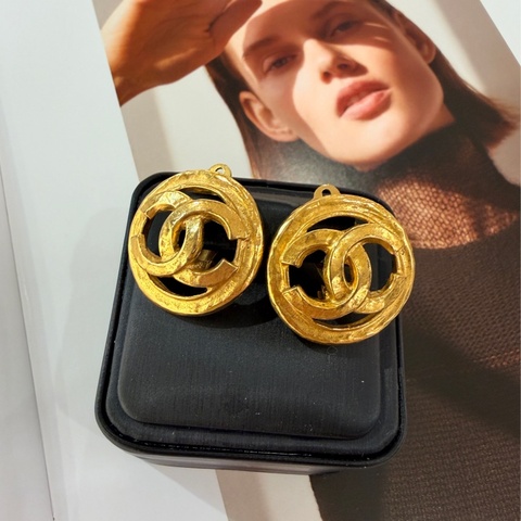 Chanel 復古經典Logo金色耳飾