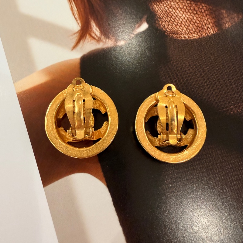 Chanel 復古經典Logo金色耳飾-1