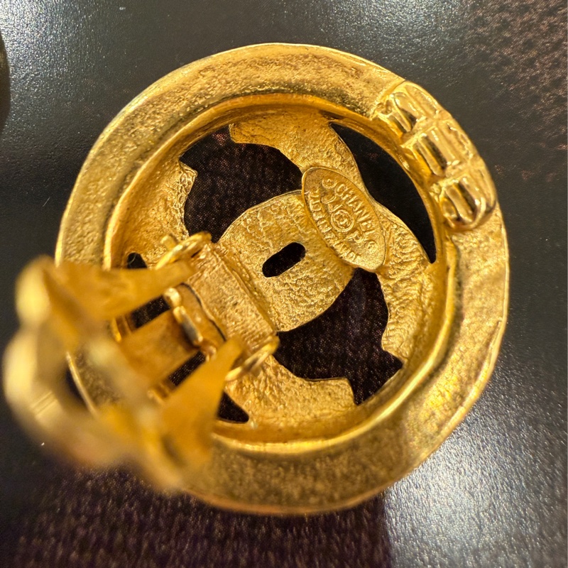Chanel 復古經典Logo金色耳飾-3