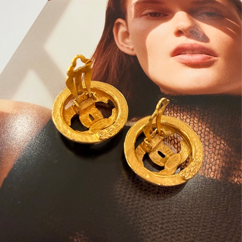 Chanel 復古經典Logo金色耳飾-4