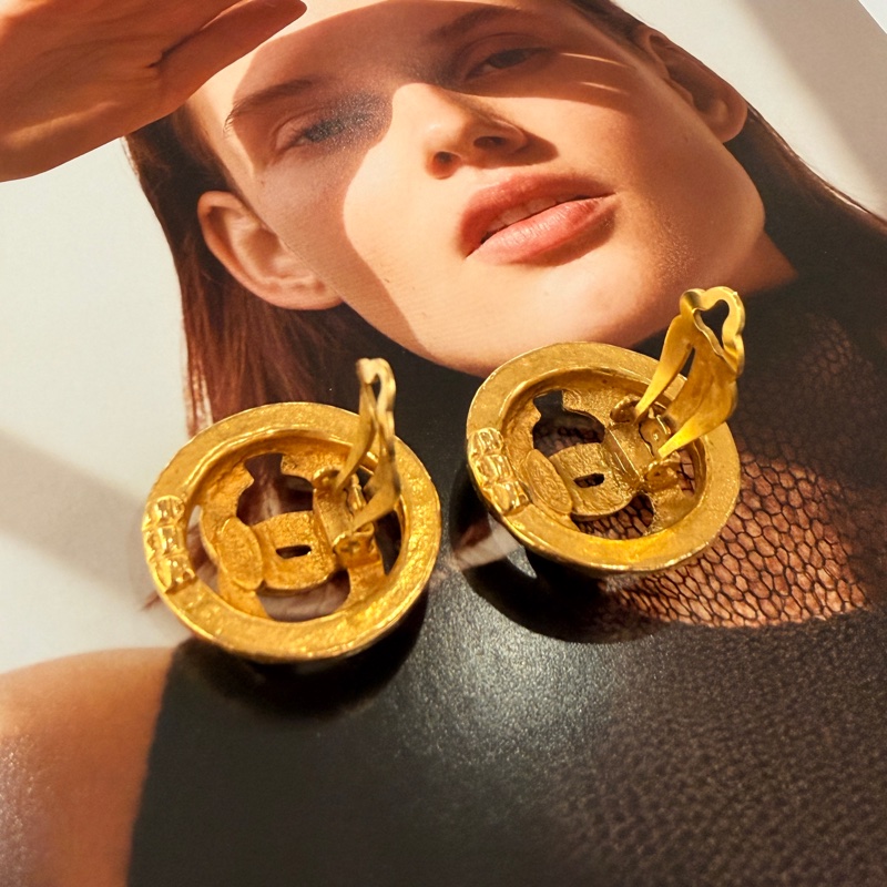 Chanel 復古經典Logo金色耳飾-5