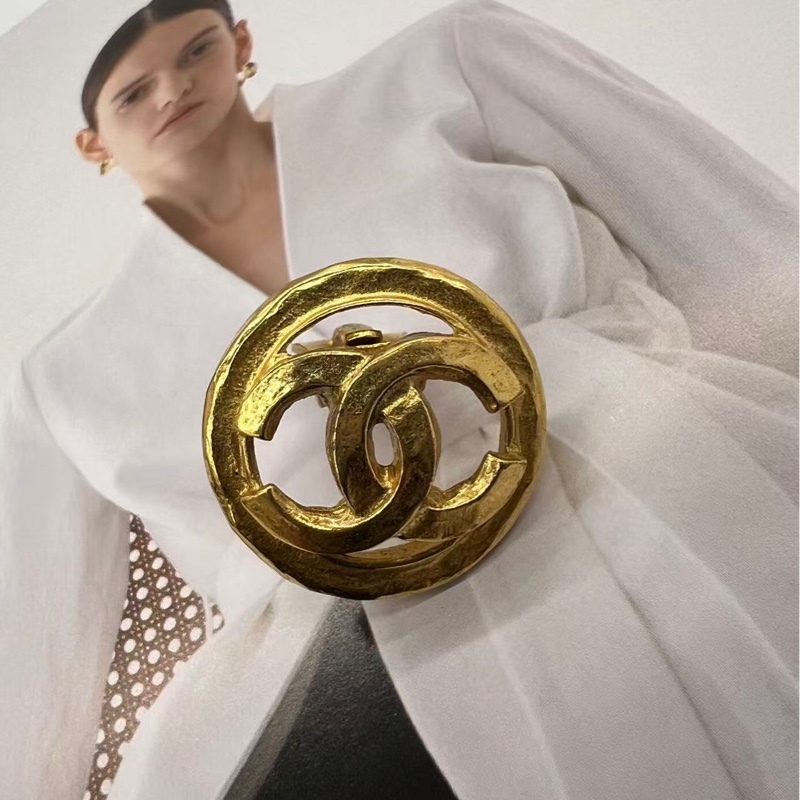 Chanel 復古經典Logo金色耳飾-10