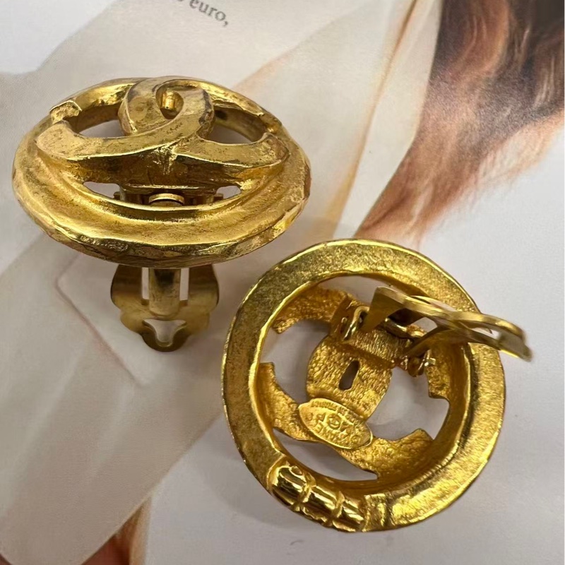 Chanel 復古經典Logo金色耳飾-12