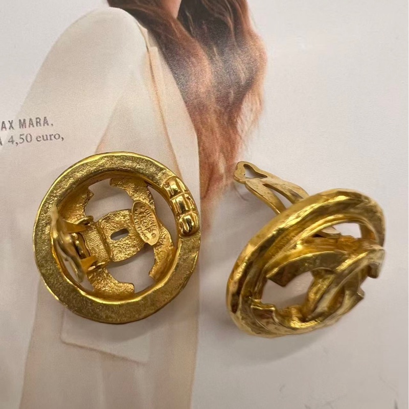 Chanel 復古經典Logo金色耳飾-13