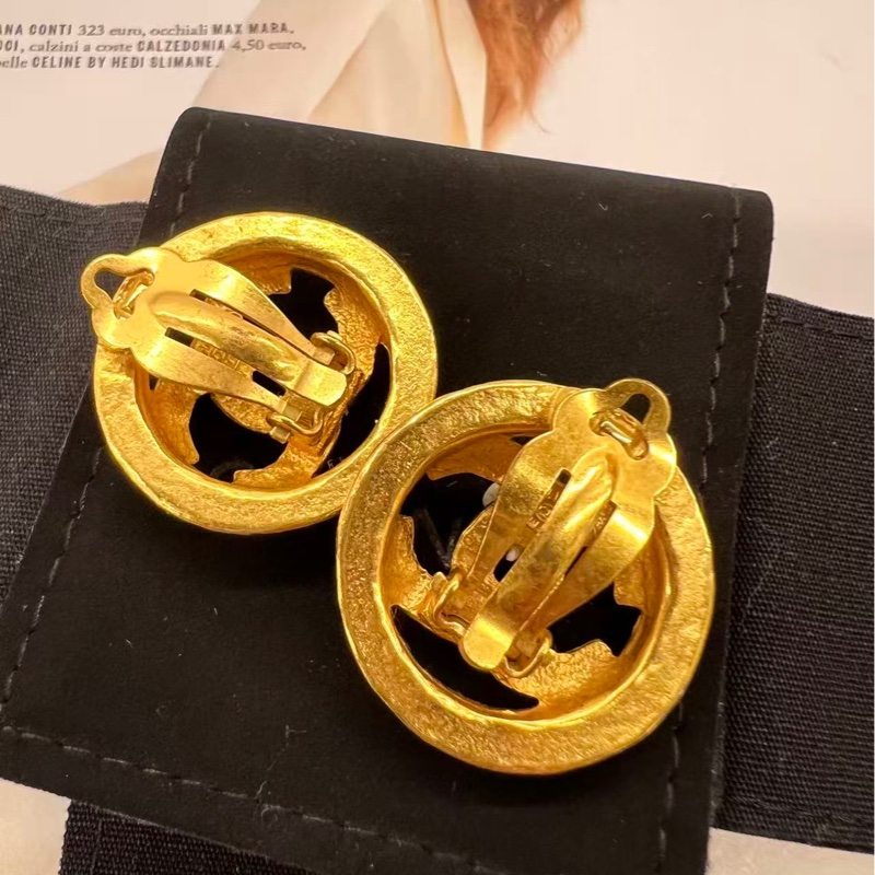 Chanel 復古經典Logo金色耳飾-14