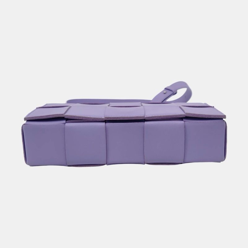 BOTTEGA VENETA Cassette 中號 紫色羊皮編織斜背包-4