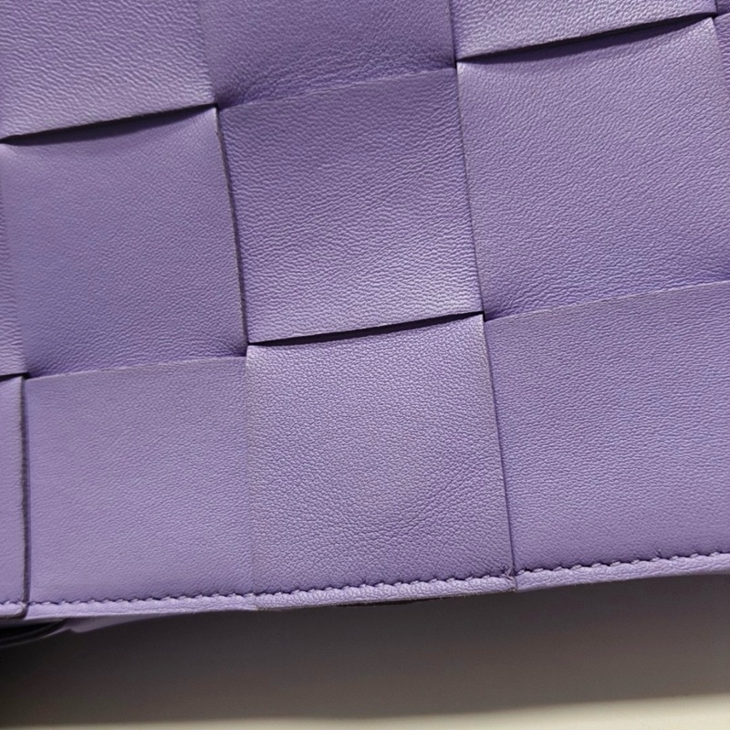 BOTTEGA VENETA Cassette 中號 紫色羊皮編織斜背包-6