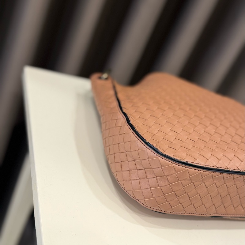 BOTTEGA VENETA 寶緹嘉Bv編織小羊皮單肩包牡丹粉-6