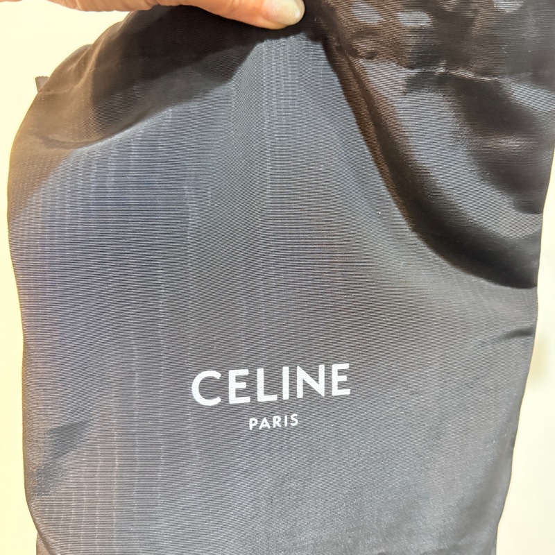 未使用美品🏅CELINE 新款 防潑水 經典凱旋門 化妝包-1