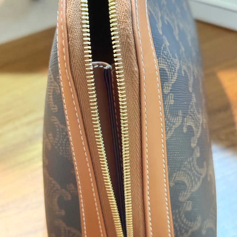 未使用美品🏅CELINE 新款 防潑水 經典凱旋門 化妝包-2