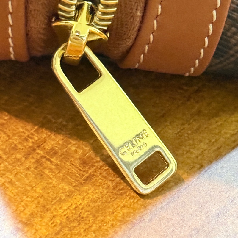 未使用美品🏅CELINE 新款 防潑水 經典凱旋門 化妝包-5