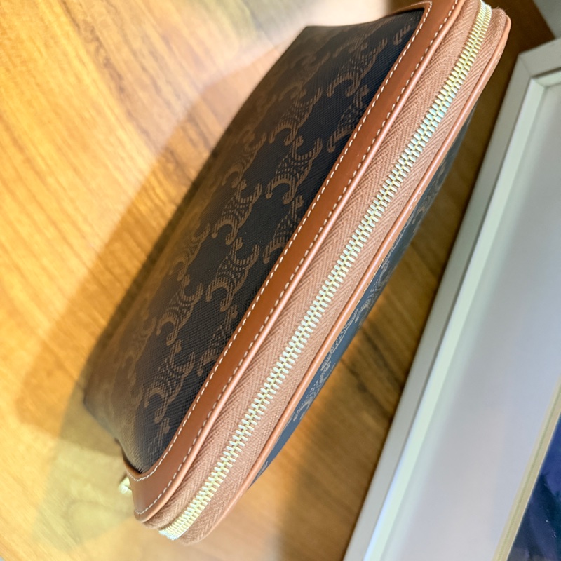 未使用美品🏅CELINE 新款 防潑水 經典凱旋門 化妝包-12