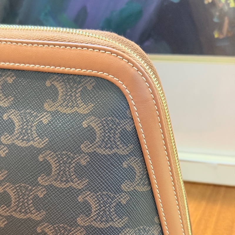 未使用美品🏅CELINE 新款 防潑水 經典凱旋門 化妝包-18